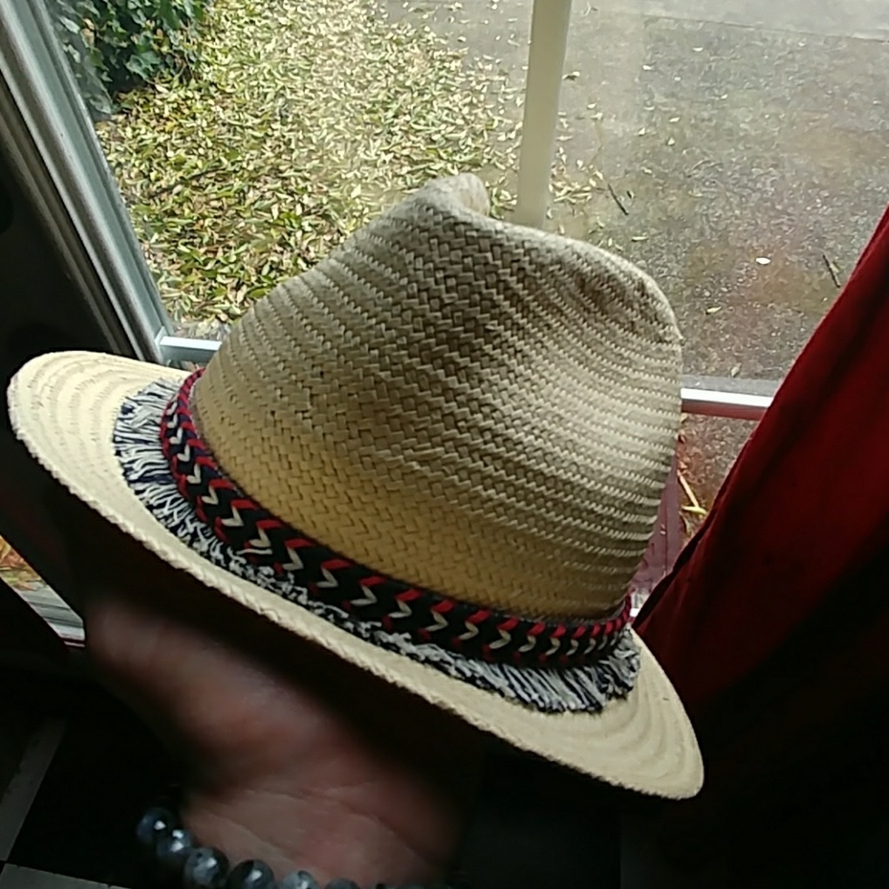 Straw trillaby hat